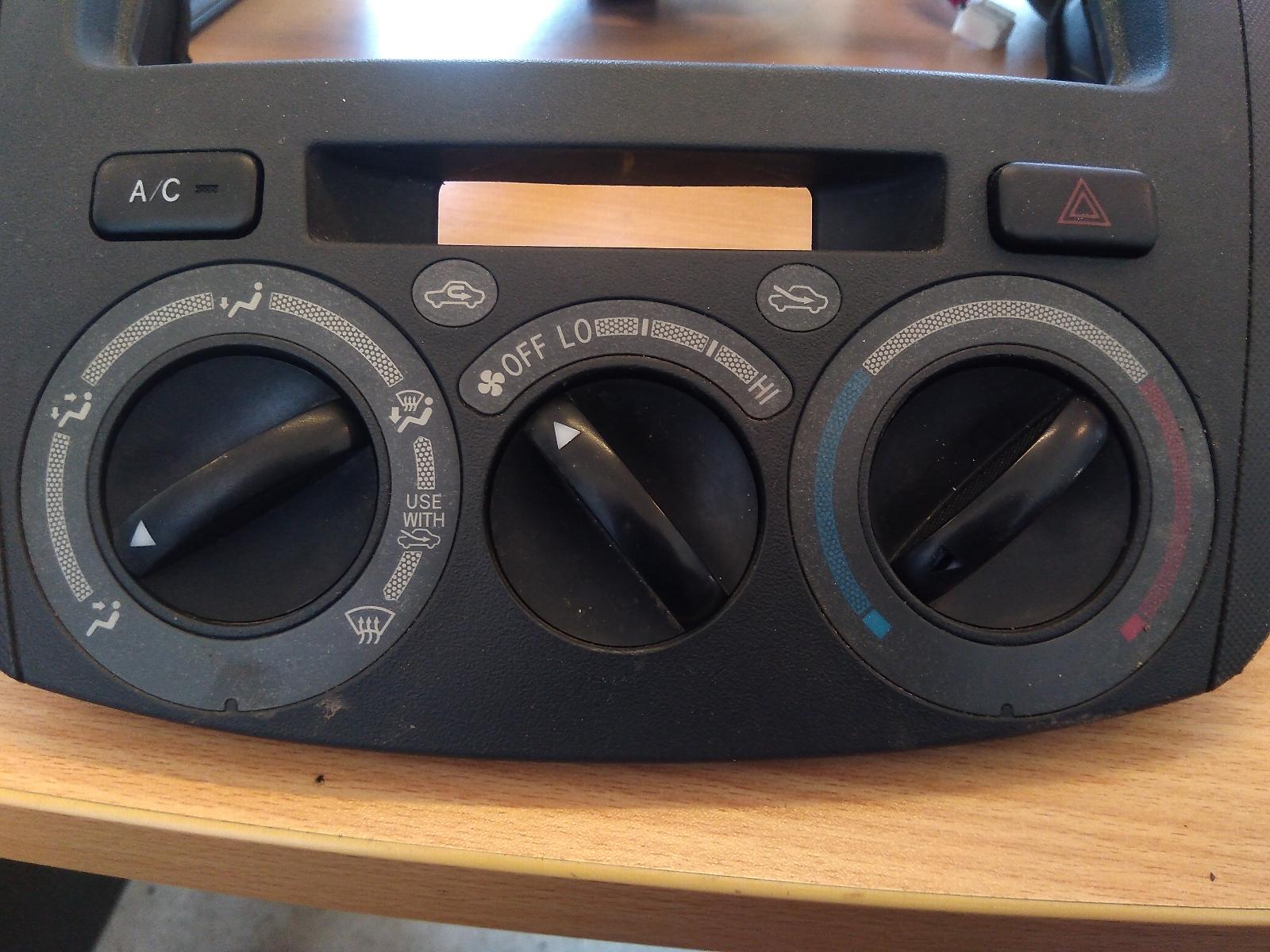2008 Toyota Hilux Heater/Ac Controls View Auto part Heater/Ac Controls Toyota Hilux 2008
