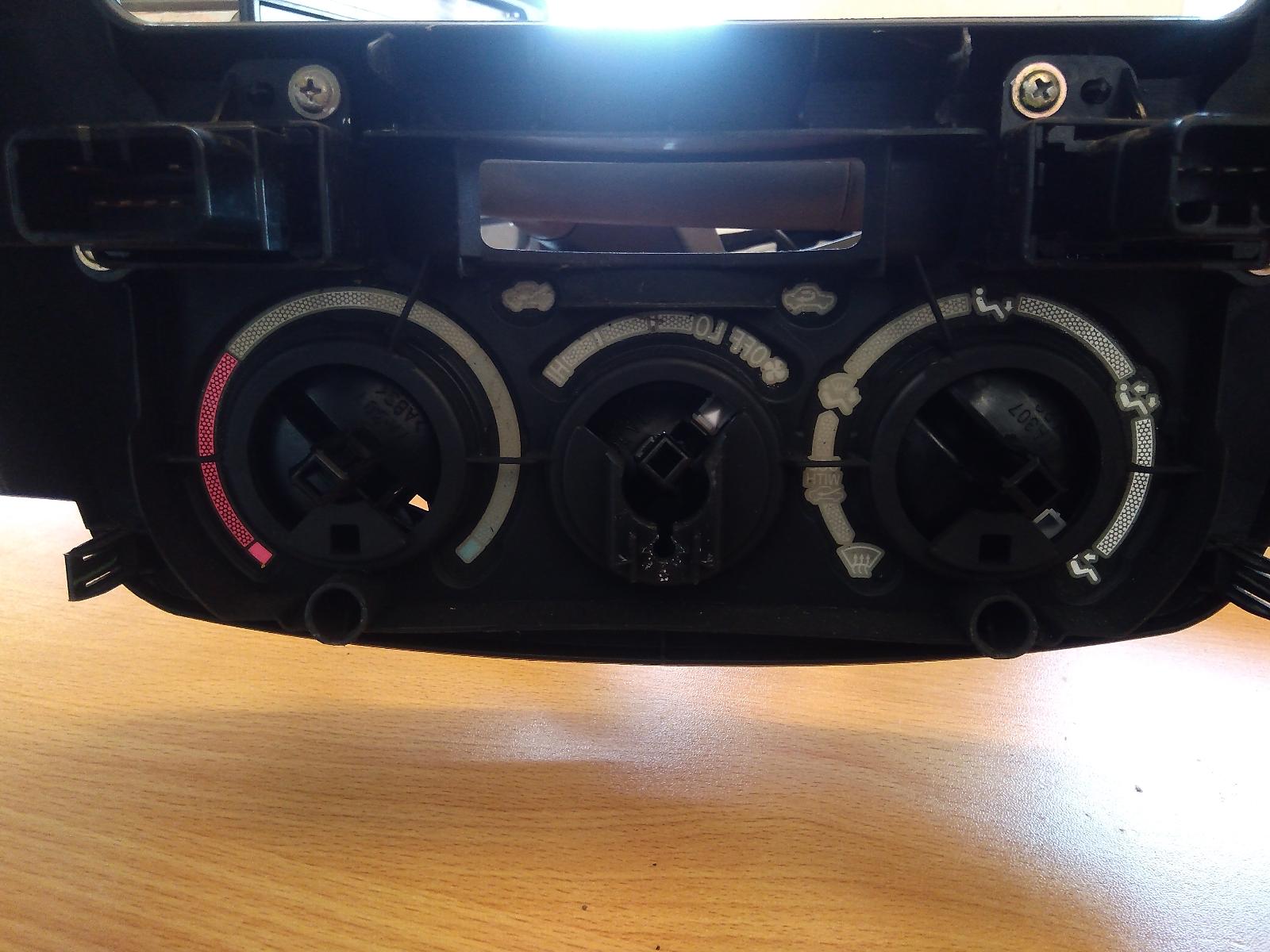 2008 Toyota Hilux Heater/Ac Controls View Auto part Heater/Ac Controls Toyota Hilux 2008