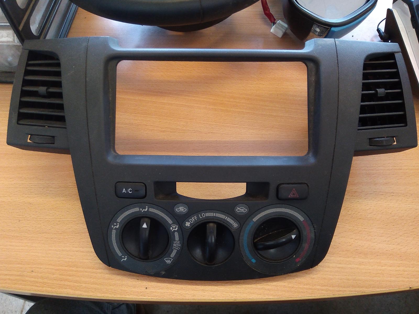 2008 Toyota Hilux Heater/Ac Controls View Auto part Heater/Ac Controls Toyota Hilux 2008