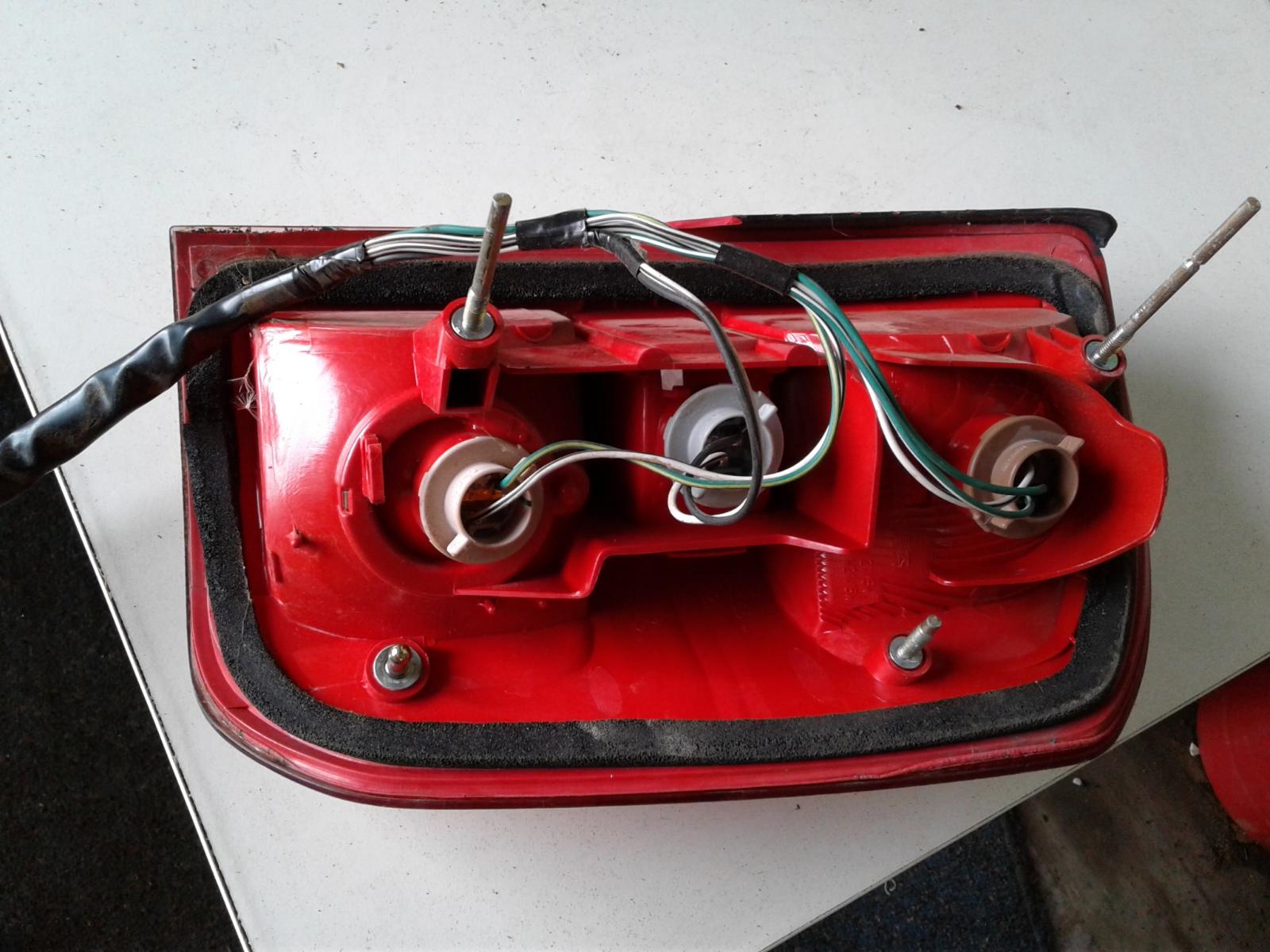 2001 Toyota Rav4 Left Taillight View Auto part Left Taillight Toyota Rav4 2001
