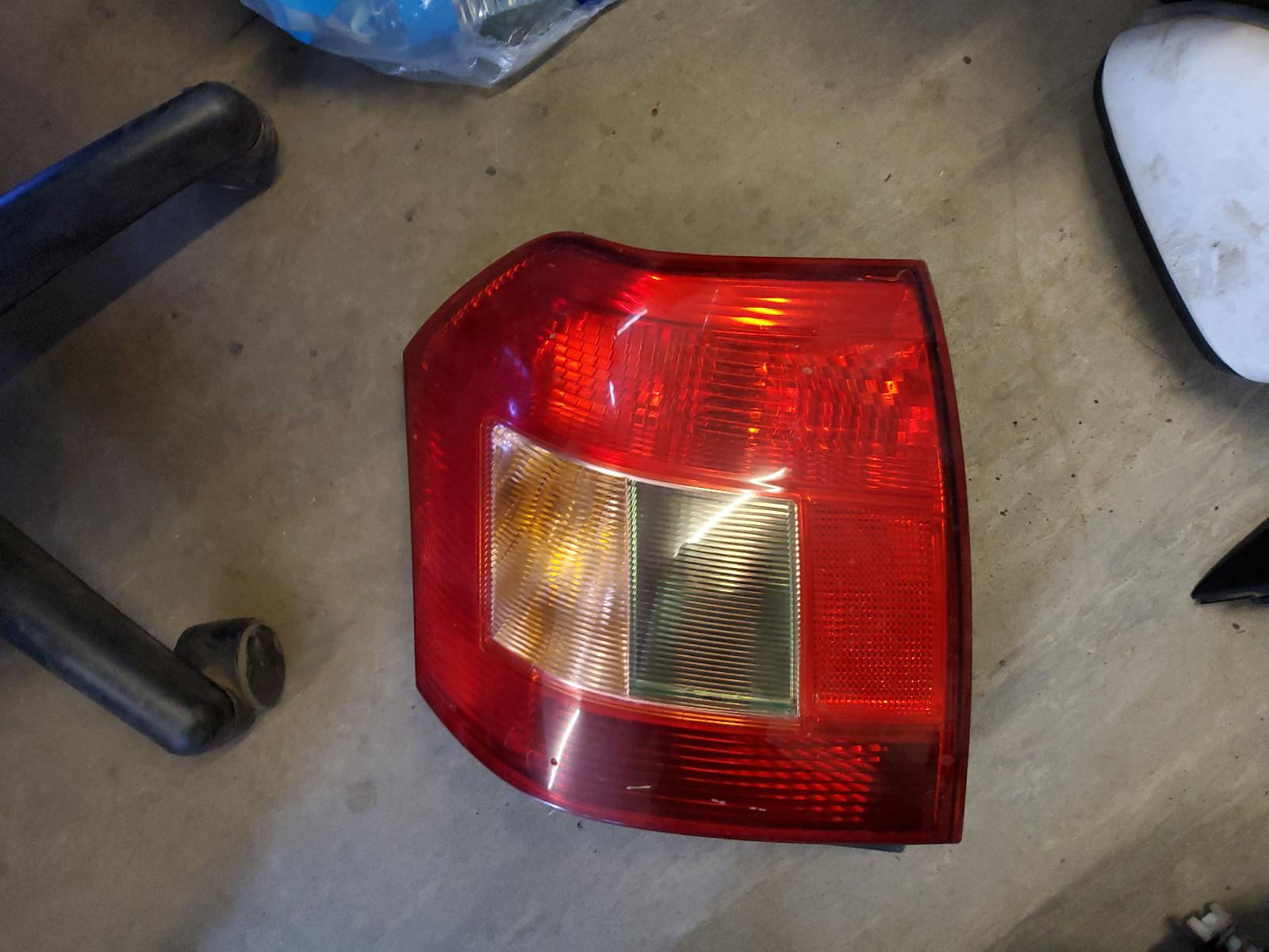 View Auto part Left Taillight Toyota Corolla 2002